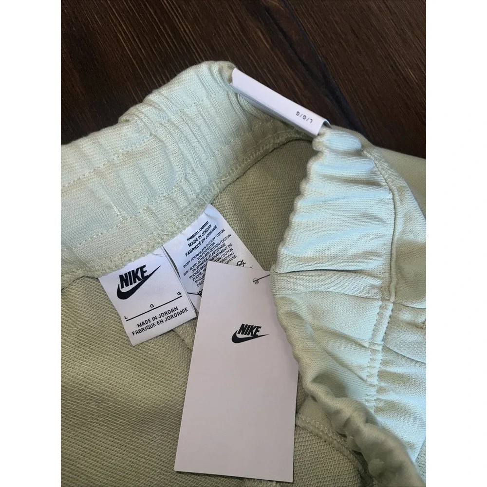 NIKE Olive Aura SPORTSWEAR CLUB FRENCH TERRY FLEECE SHORTS‎ BIG KIDS/GIRLS L NEW